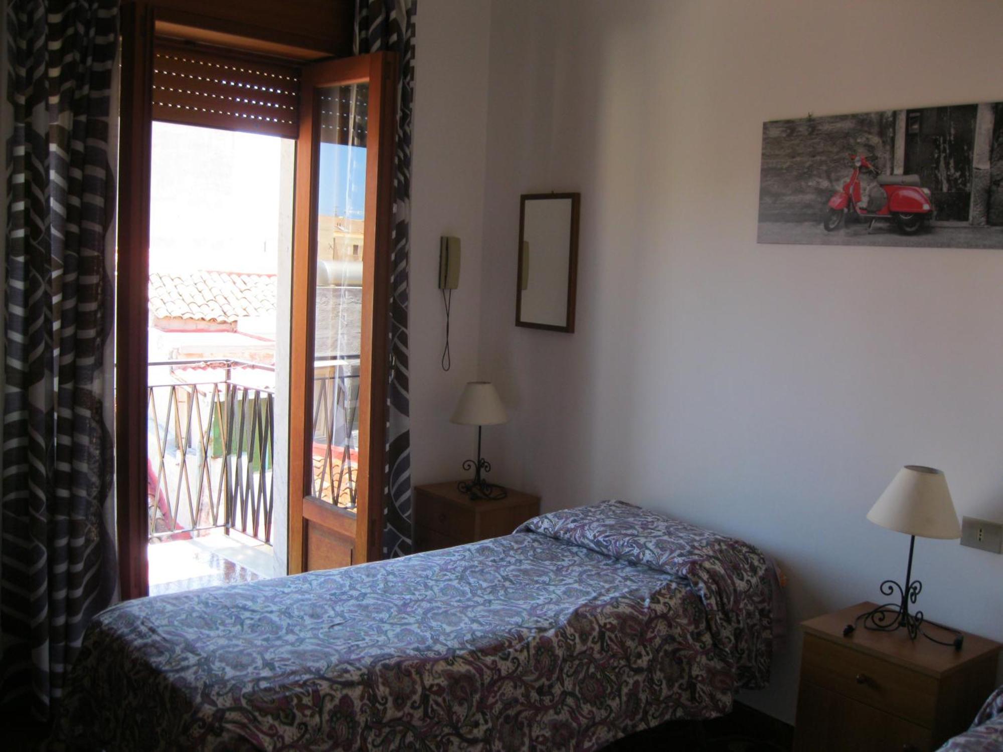 Hotel California Milazzo Oda fotoğraf